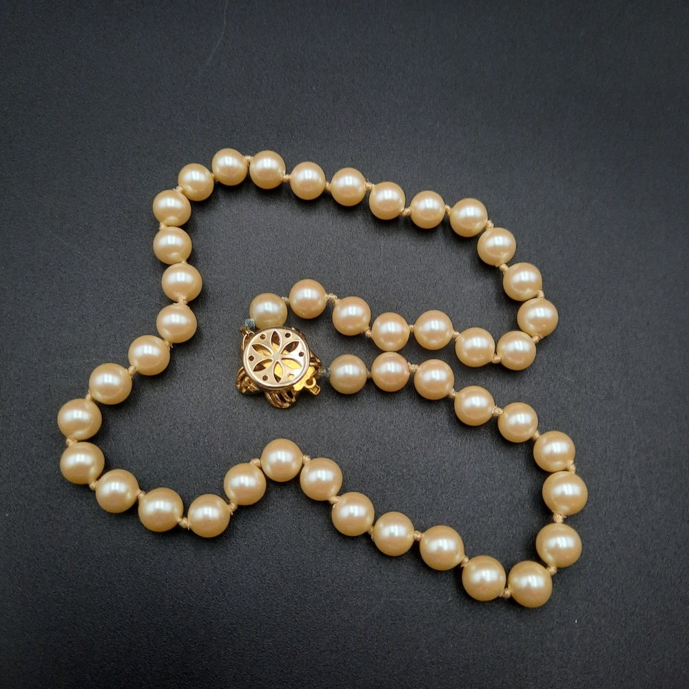 Vintage Faux Pearl Necklace with Goldtone Flower Clasp and Pink‎ Rhinestone